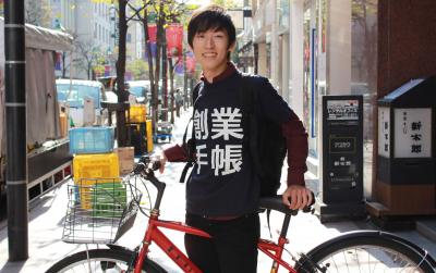 明大３年青野君が自転車で大阪～東京のシェアオフィス訪問<br>創業手帳のビズシードが支援